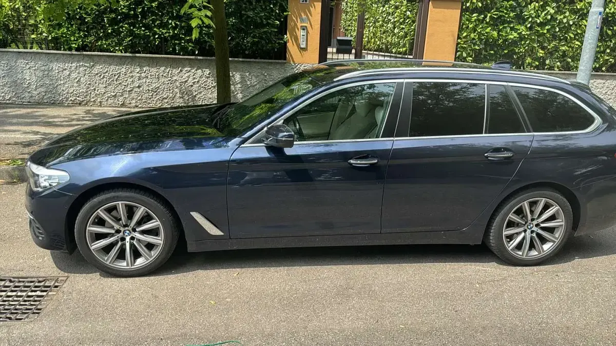 Usata BMW 520 Luxury Line 190 CV (139 kW) 2019 Blu/azzurro Station wagon