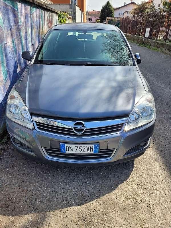 Usata Opel Astra Cosmo 125 CV (91 kW) 2008 Grigio Berlina