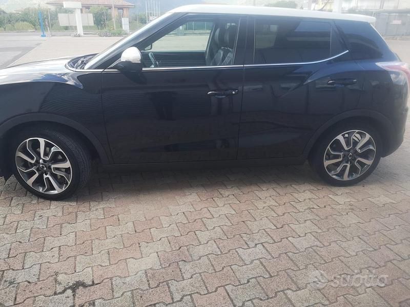 Usata Ssangyong (KGM) Tivoli 128 CV (94 kW) 2015 Nero SUV