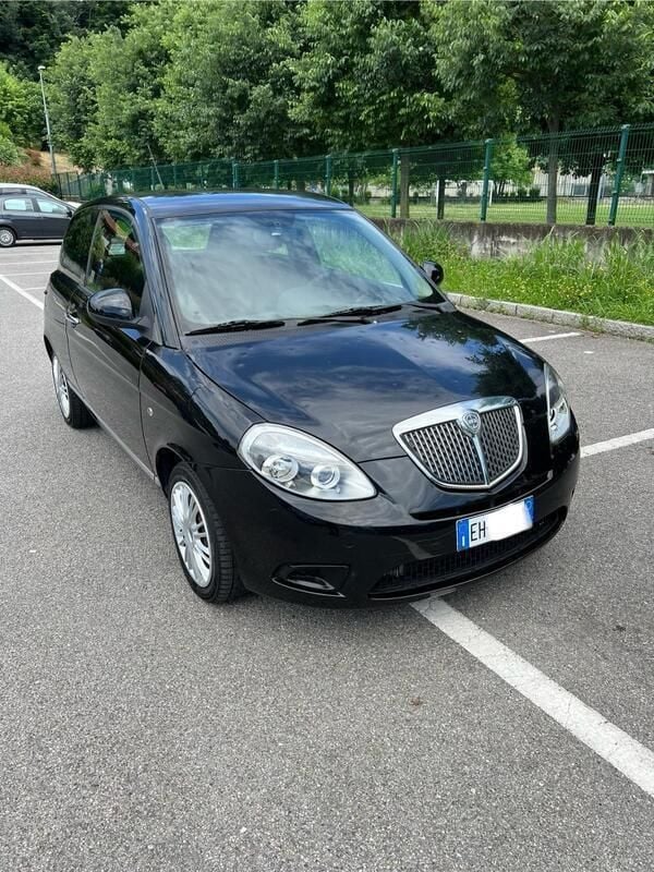 Usata Lancia Ypsilon 69 CV (50 kW) 2011 Nero Utilitaria