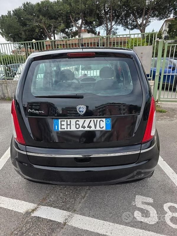 Usata Lancia Musa 95 CV (69 kW) 2012 Nero Monovolume