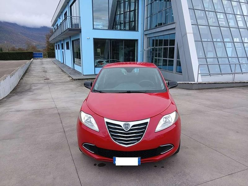 Usata Lancia Ypsilon Gold 95 CV (69 kW) 2015 Rosso Utilitaria