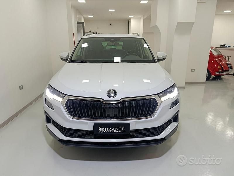 Bianco Usata 2024 Skoda Karoq Style SUV | 22.000 € (Super prezzo) - Immagine 1/4