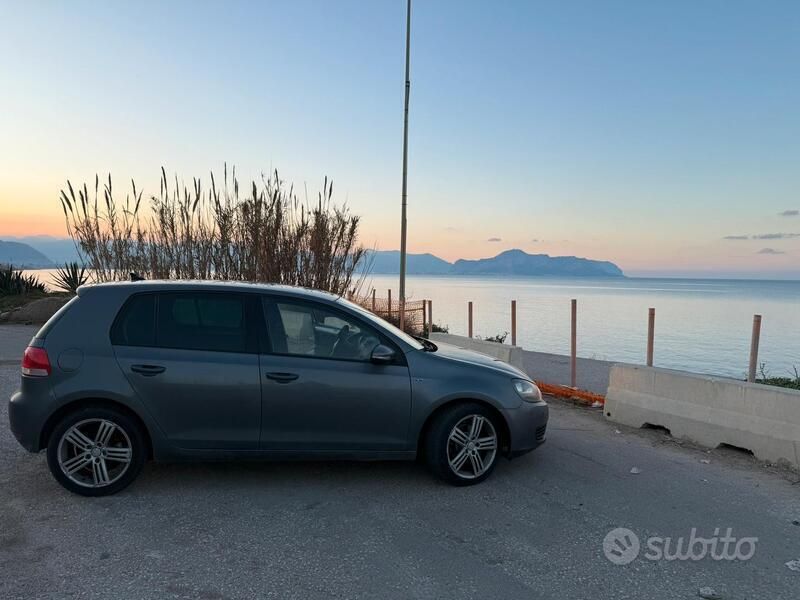 Grigio Usata 2009 VW Golf VI Due volumi | 5500 € (Buon prezzo) - Immagine 1/3