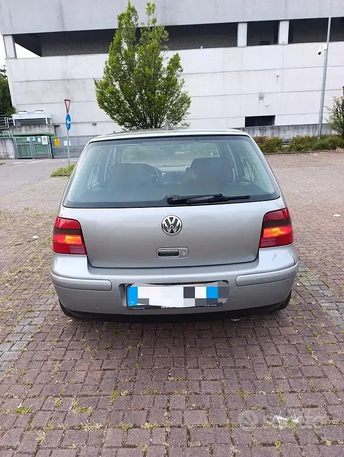 Usata VW Golf IV 105 CV (77 kW) 2003 Grigio Berlina