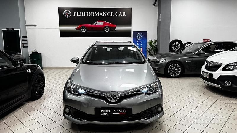 Usata Toyota Auris Touring Sports Lounge 112 CV (82 kW) 2017 Grigio Station wagon