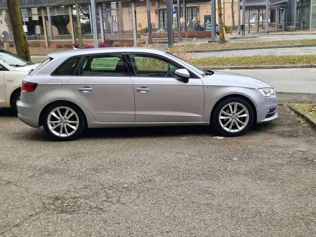 Usata Audi A3 Young 125 CV (91 kW) 2016 Argento Berlina