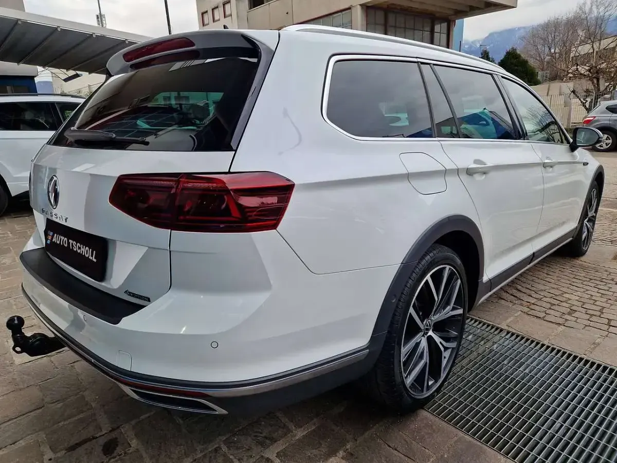 Usata VW Passat Alltrack Pro 200 CV (147 kW) 2021 Oryxweiß perlmutteffekt Station wagon