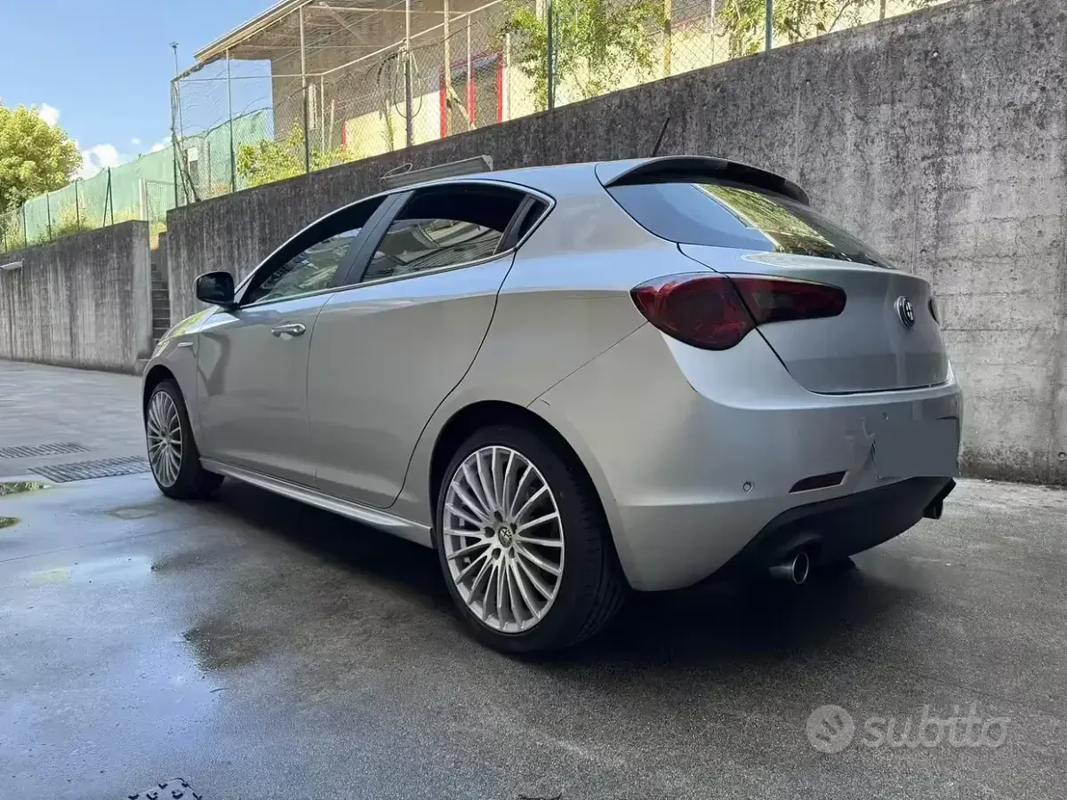 Usata Alfa Romeo Giulietta Progression 170 CV (125 kW) 2011 Grigio Utilitaria
