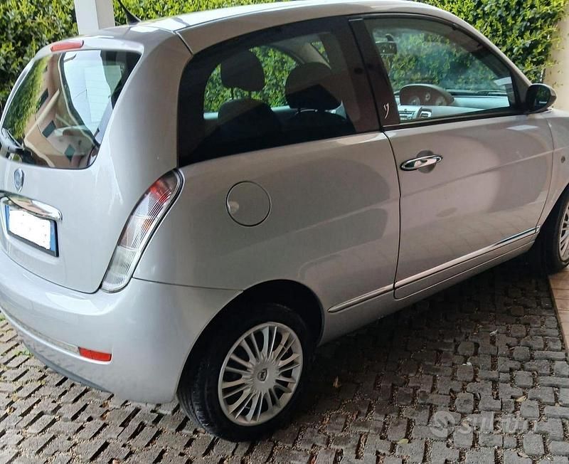 Usata Lancia Ypsilon 69 CV (50 kW) 2011 Grigio Utilitaria