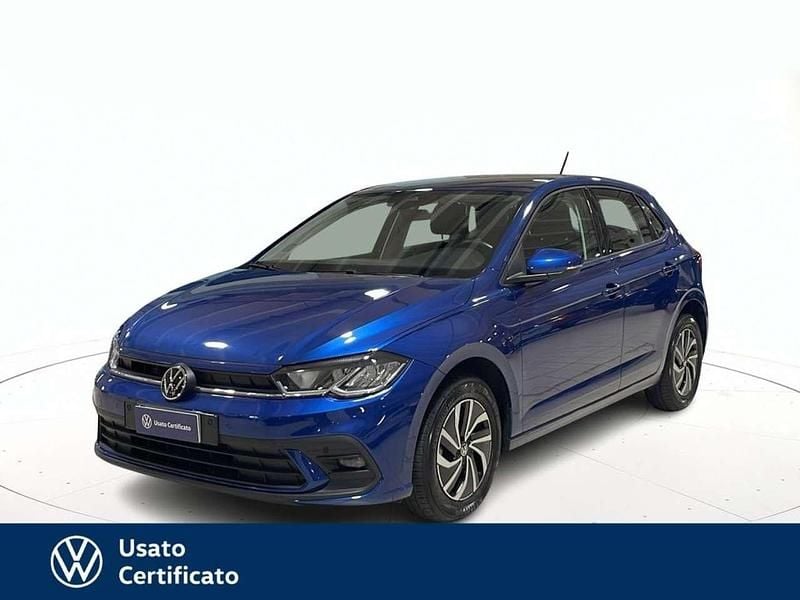 Usata VW Polo Life 95 CV (69 kW) 2024 Blu pastello Berlina