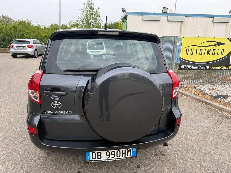 Usata Toyota RAV4 Luxury 177 CV (130 kW) 2006 Grigio SUV