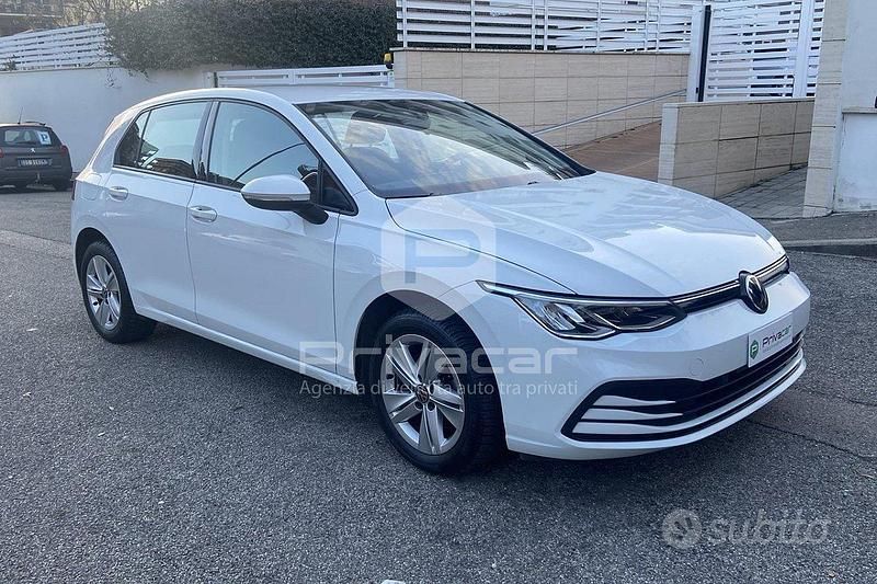 Usata VW Golf VIII Life 110 CV (80 kW) 2023 Bianco Utilitaria
