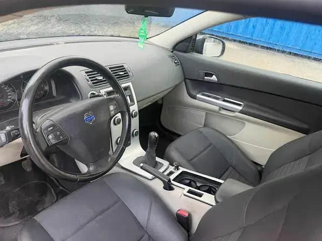 Usata Volvo C30 Momentum 136 CV (100 kW) 2008 Grigio Utilitaria