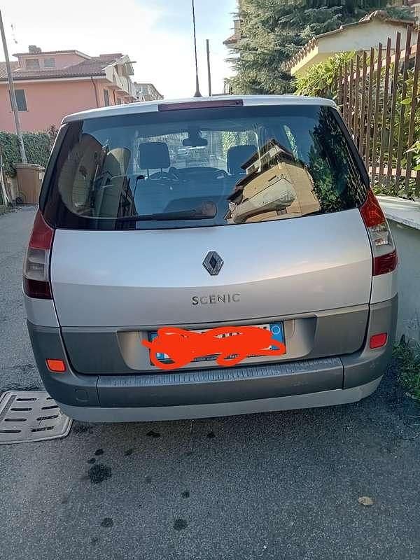 Usata Renault Scénic II Dynamique 120 CV (88 kW) 2005 Argento Monovolume