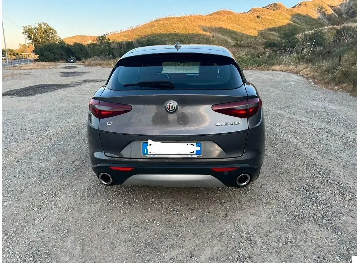 Usata Alfa Romeo Stelvio 210 CV (154 kW) 2017 Grigio SUV