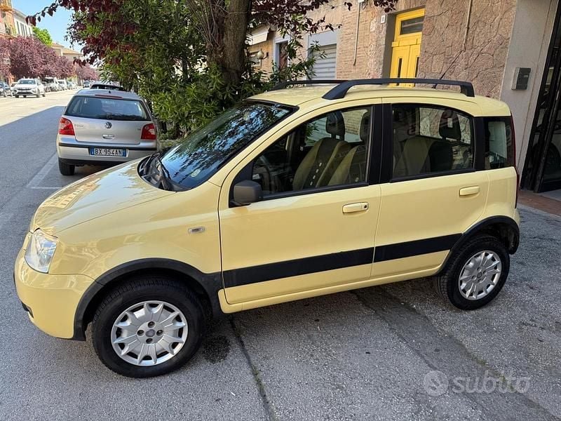 Usata Fiat Panda 4x4 Climbing 60 CV (44 kW) 2007 Giallo Utilitaria