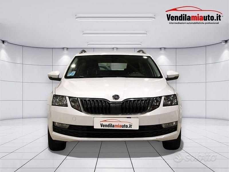 Usata Skoda Octavia Executive 110 CV (80 kW) 2017 Bianco Station wagon