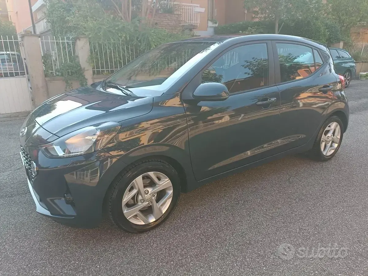 Usata Hyundai i10 Advanced 65 CV (47 kW) 2023 Blu Utilitaria