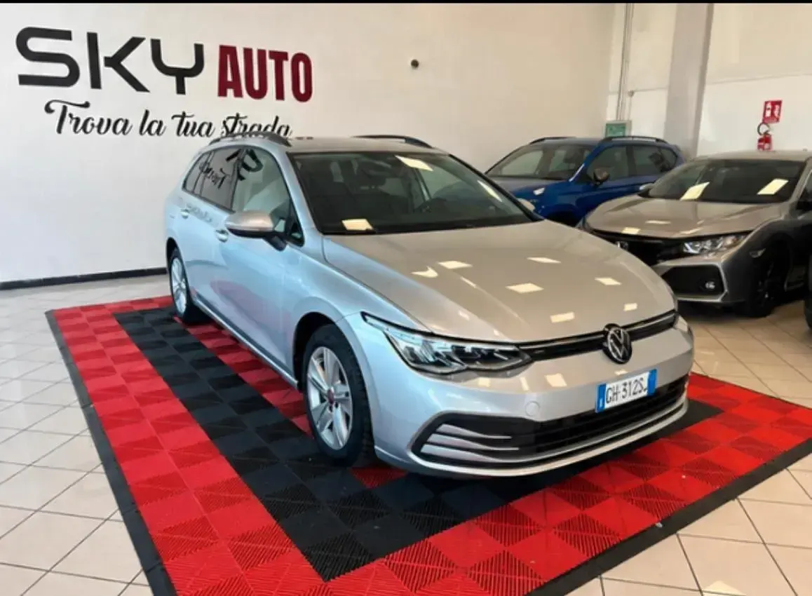 Usata VW Golf VIII Life 116 CV (85 kW) 2022 Argento Station wagon