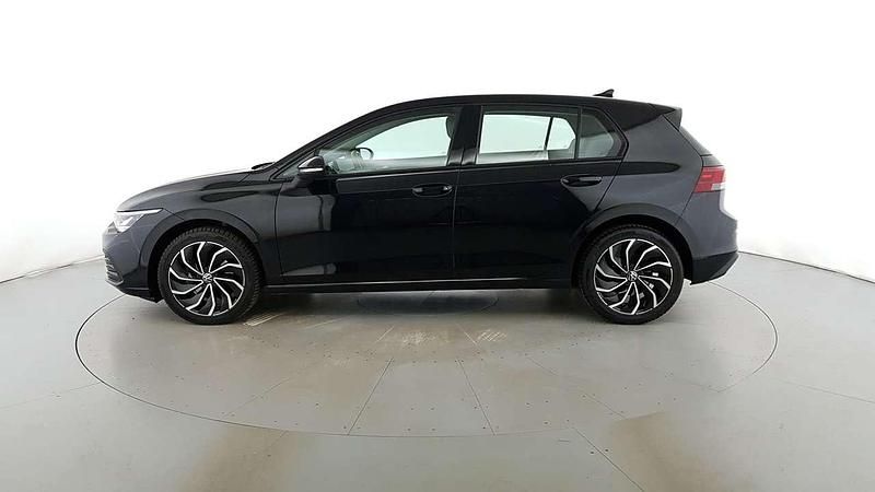 Usata VW Golf VIII Life 110 CV (80 kW) 2022 Nero deep effetto perlato Berlina