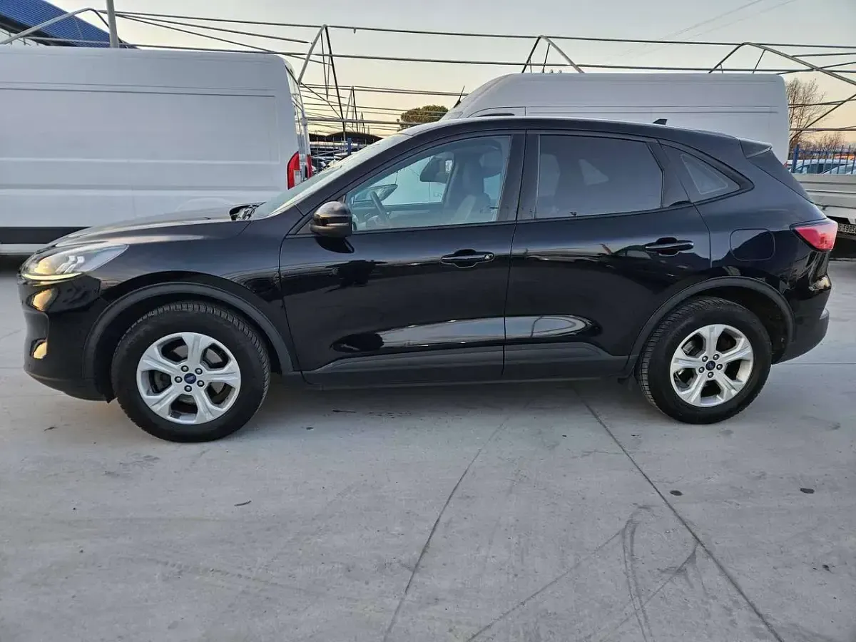 Usata Ford Kuga 120 CV (88 kW) 2021 Nero SUV