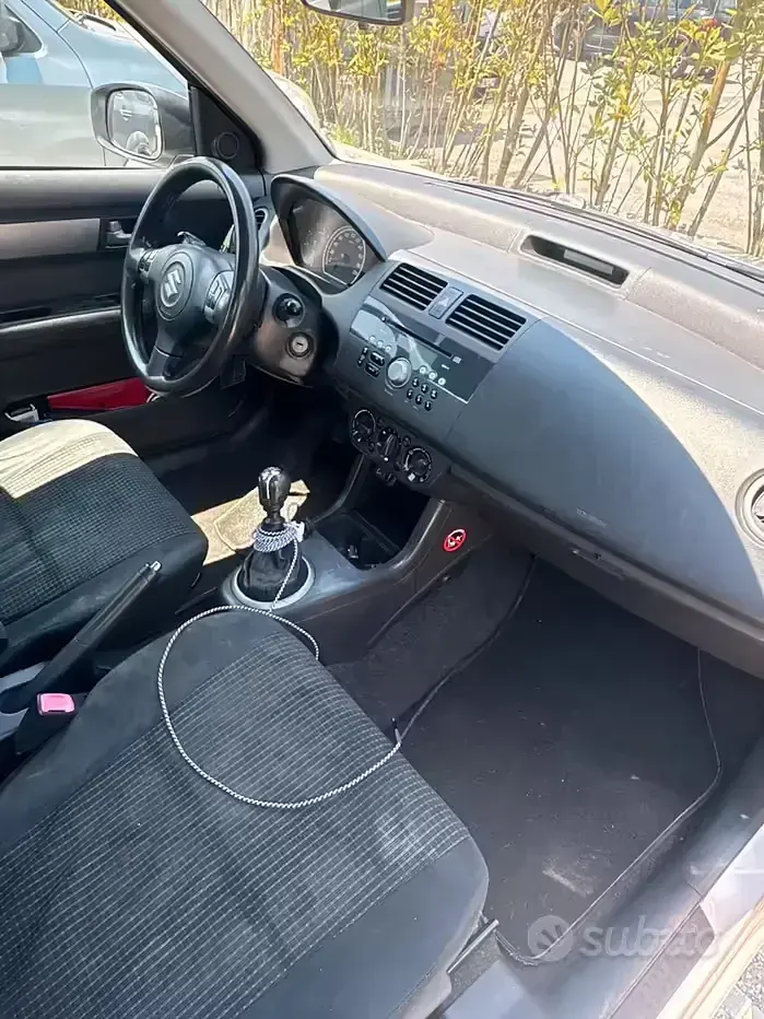 Usata Suzuki Swift 69 CV (50 kW) 2006 Grigio Utilitaria