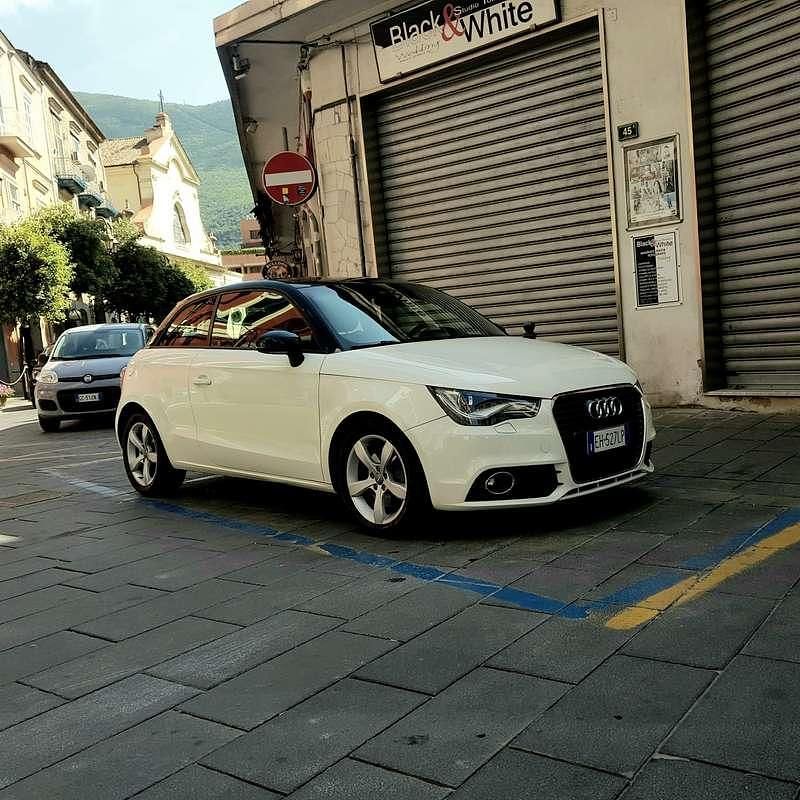 Nero Usata 2011 Audi A1 Ambition Due volumi | 8700 € (Buon prezzo) - Immagine 1/3