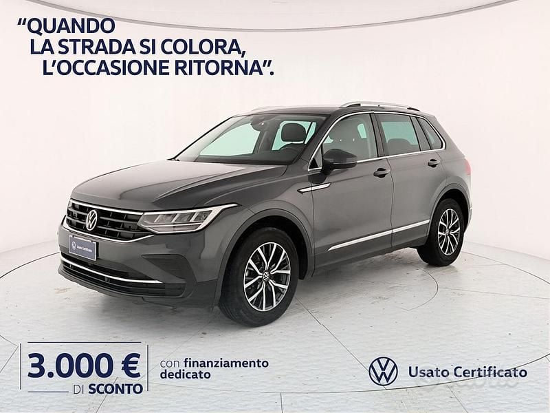 Usata VW Tiguan Life 122 CV (89 kW) 2022 Dolphin grey metallizzato SUV