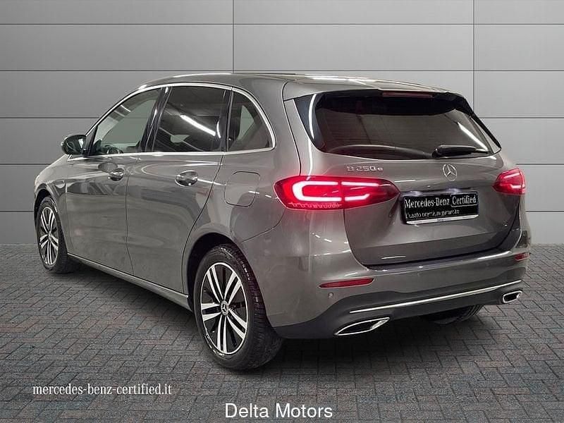 Usata Mercedes E250 218 CV (160 kW) 2021 Grigio Monovolume