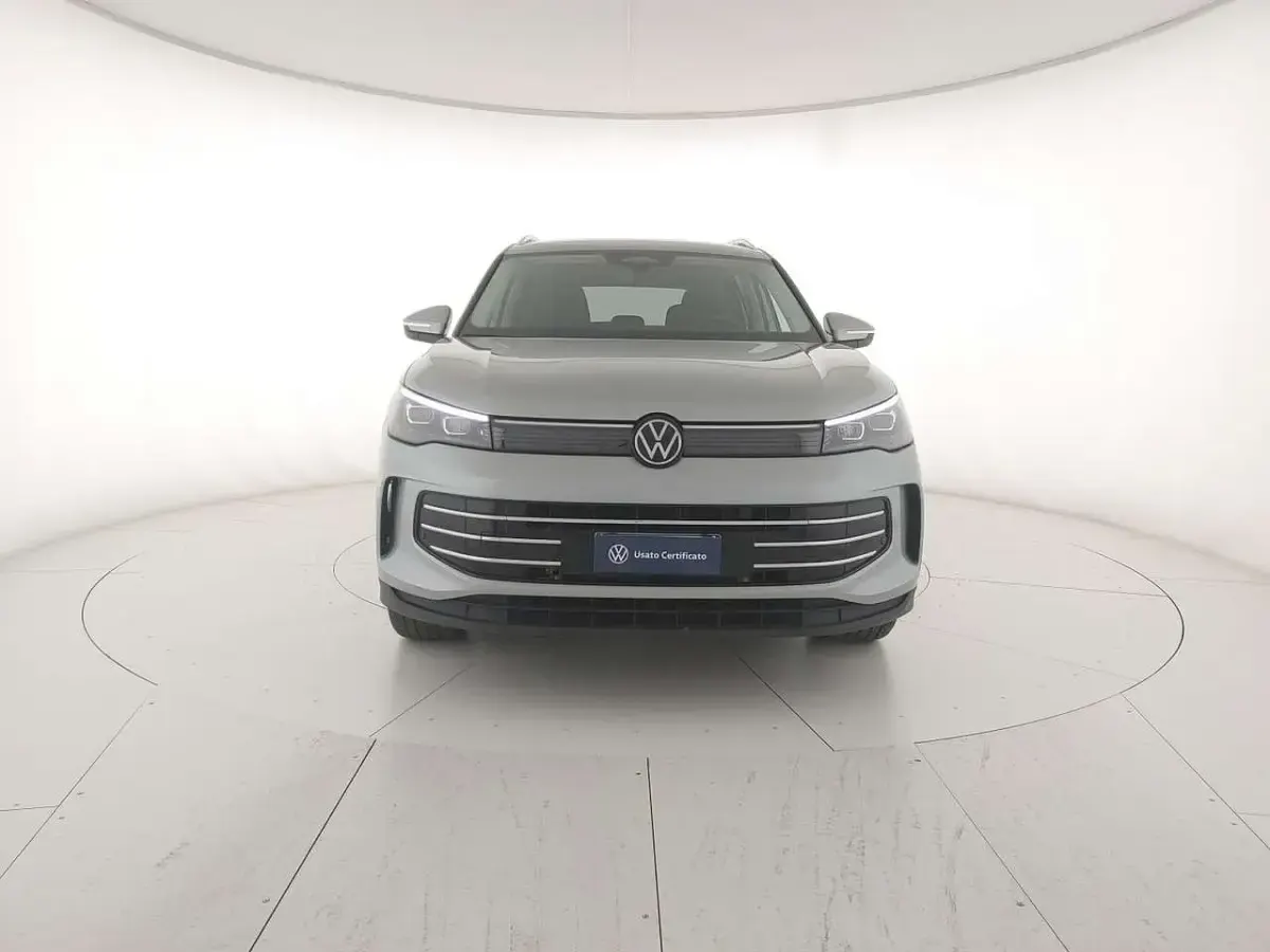 Usata VW Tiguan Elegance 204 CV (150 kW) 2025 Dolomite silver metallizzato SUV