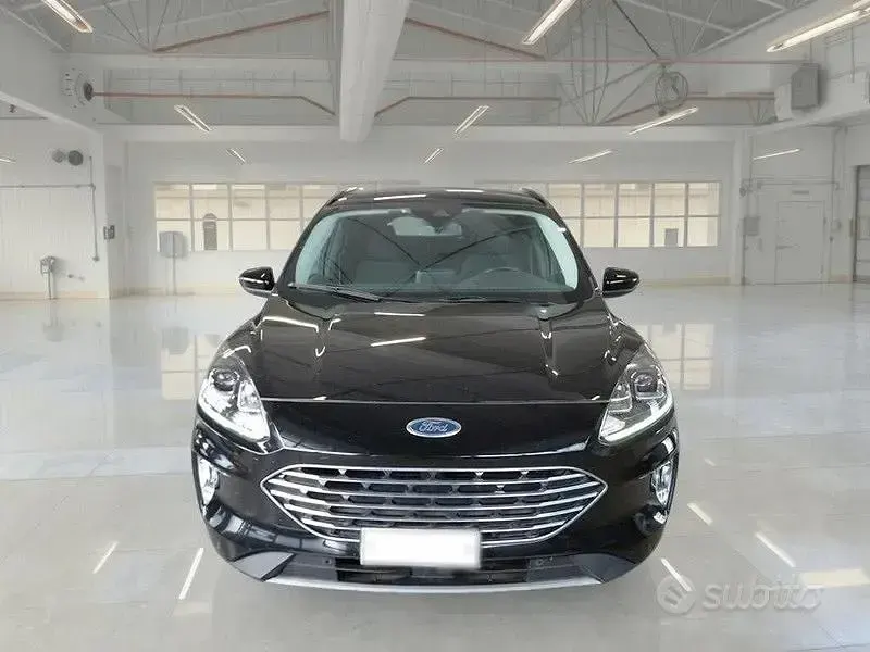 Usata Ford Kuga Titanium 119 CV (87 kW) 2022 Nero SUV