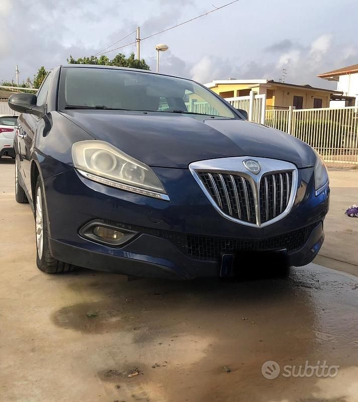 Usata Lancia Delta 120 CV (88 kW) 2012 Utilitaria