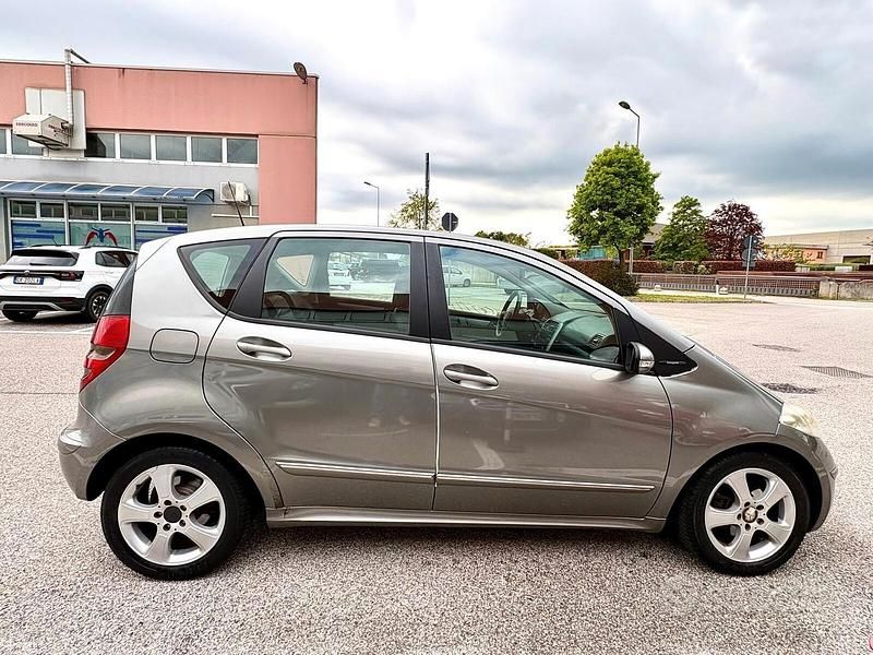 Usata Mercedes A180 Elegance 109 CV (80 kW) 2007 Grigio Berlina