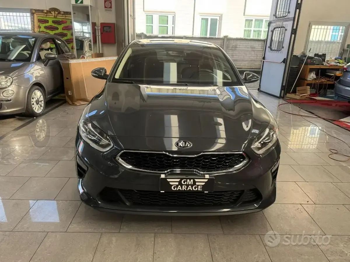 Usata Kia Ceed 101 CV (74 kW) 2019 Grigio Utilitaria
