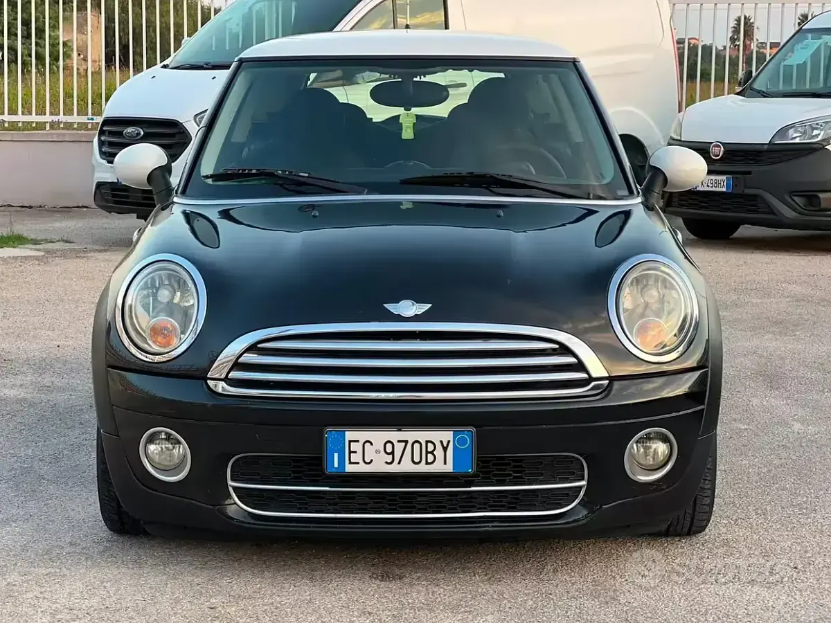 Usata Mini Cooper D 109 CV (80 kW) 2010 Nero Utilitaria