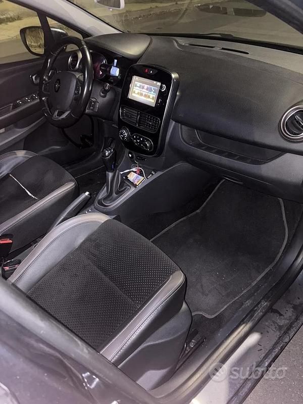 Usata Renault Clio IV Intens 90 CV (66 kW) 2017 Grigio Berlina