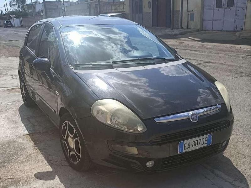 Nero Usata 2010 Fiat Punto Evo Active Due volumi | 2300 € (Cara) - Immagine 1/4