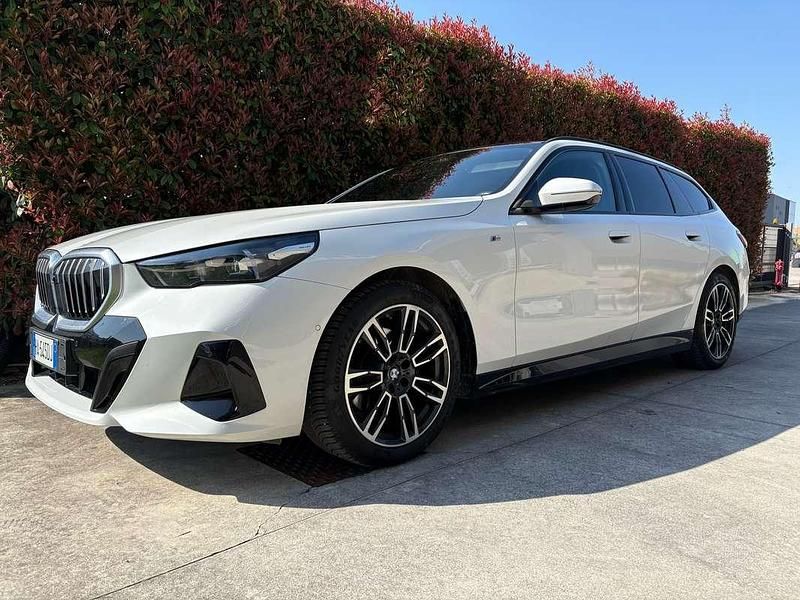 Usata BMW 520 M Sport 197 CV (144 kW) 2024 Giallo Station wagon