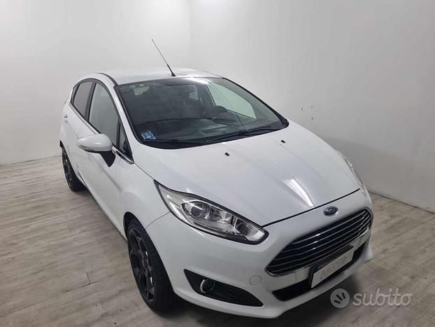 Usata Ford Fiesta Titanium 95 CV (69 kW) 2017 Bianco Utilitaria