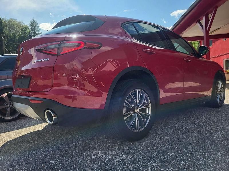 Usata Alfa Romeo Stelvio Business 209 CV (153 kW) 2017 Rosso SUV
