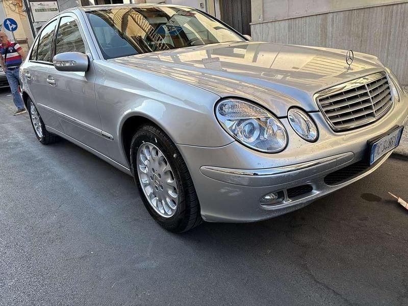 Usata 2006 Mercedes E280 Elegance Tre volumi | 2500 € (Ottimo prezzo) - Immagine 1/4