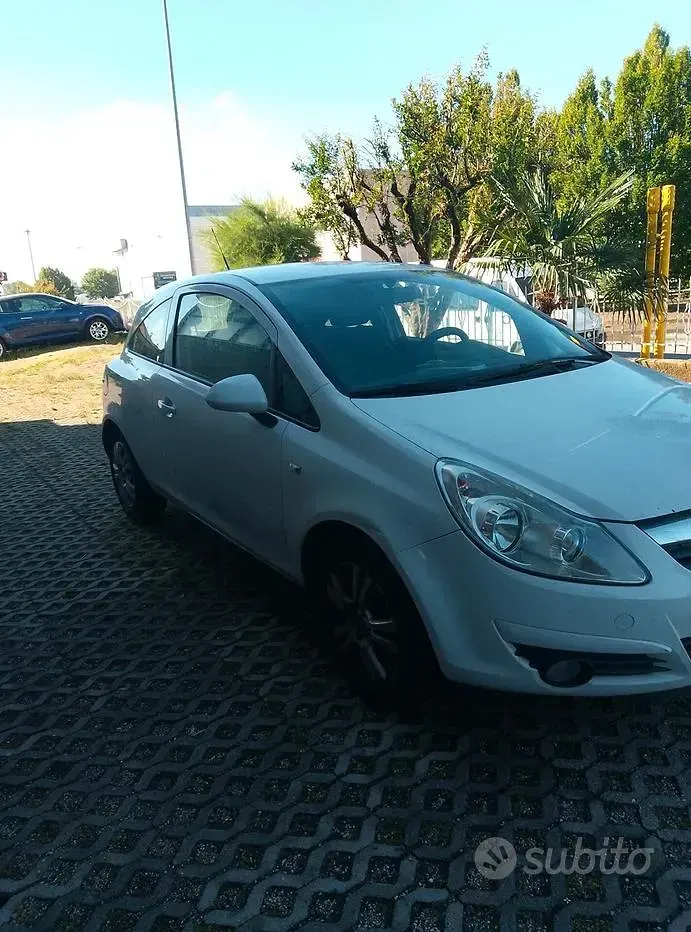 Usata Opel Corsa Club 80 CV (58 kW) 2009 Bianco Utilitaria