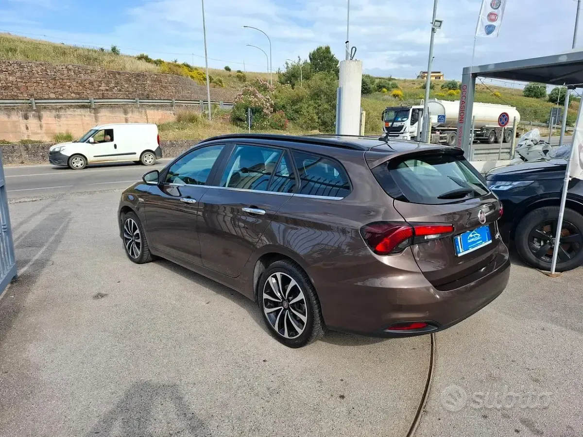Usata Fiat Tipo 120 CV (88 kW) 2021 Marrone Station wagon