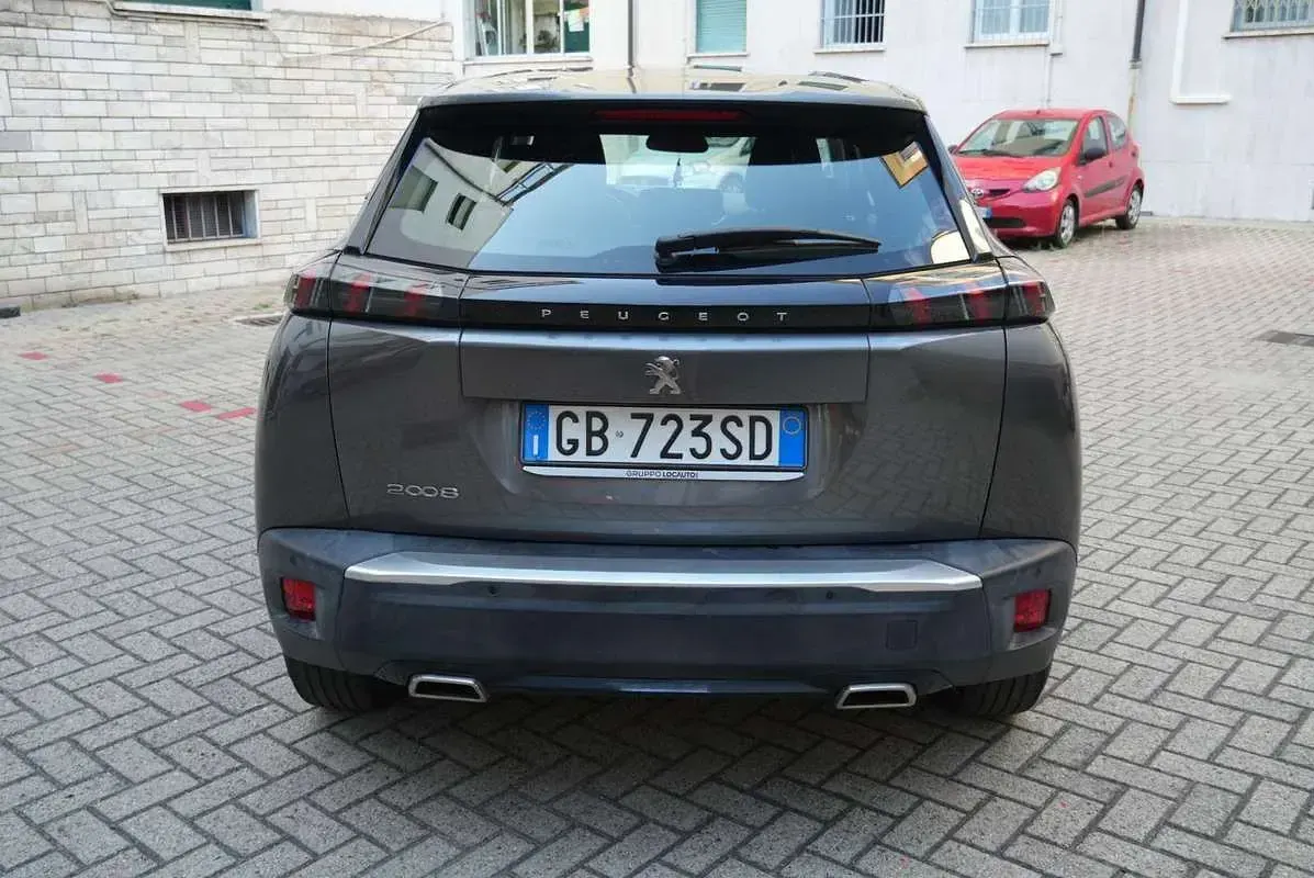 Usata Peugeot 2008 Active 131 CV (96 kW) 2020 Grigio SUV