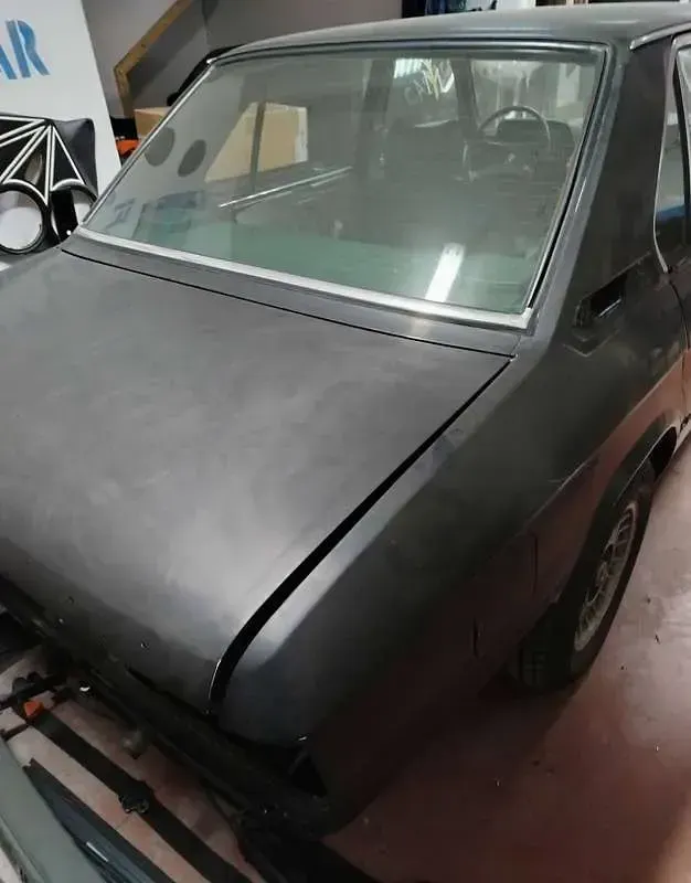 Usata BMW 518 Efficient Dynamics 90 CV (66 kW) 1981 Nero Berlina