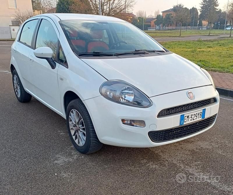 Bianco Usata 2012 Fiat Punto Easy Tre volumi | 3500 € (Buon prezzo) - Immagine 1/4