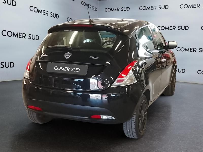 Usata Lancia Ypsilon Silver 69 CV (50 kW) 2022 Nero Utilitaria