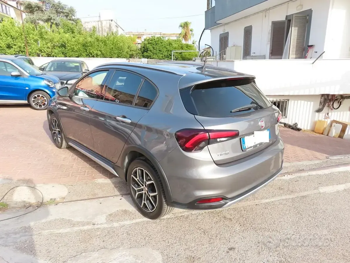 Usata Fiat Tipo Cross 131 CV (96 kW) 2022 Grigio Berlina