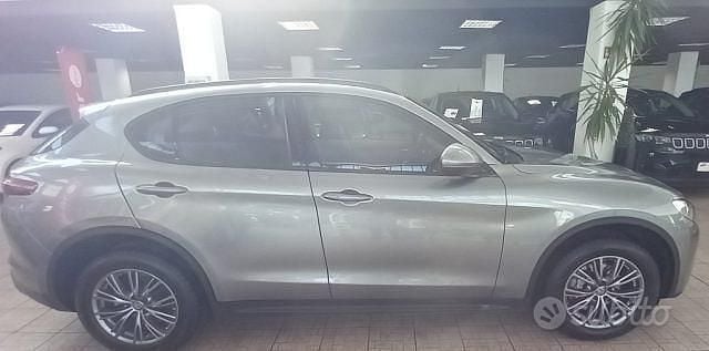 Usata Alfa Romeo Stelvio Business 190 CV (139 kW) 2019 Grigio scuro SUV